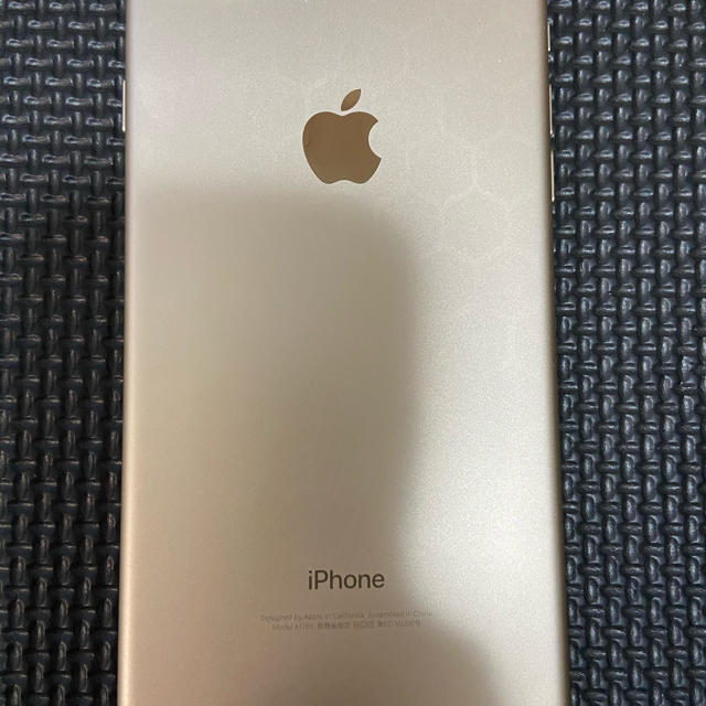 Apple(アップル)のiPhone7Plus ゴールド　SIMフリー スマホ/家電/カメラのスマートフォン/携帯電話(スマートフォン本体)の商品写真