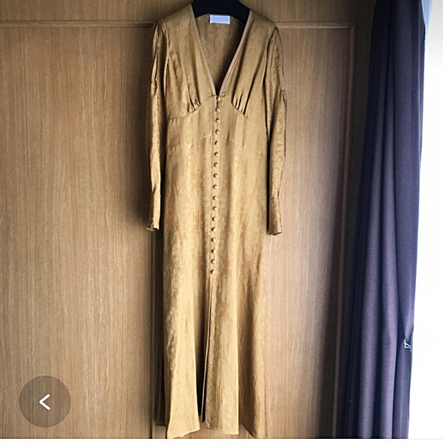 mame(マメ)の【新品】mame Floral Willow Long Dress camel  レディースのワンピース(ロングワンピース/マキシワンピース)の商品写真