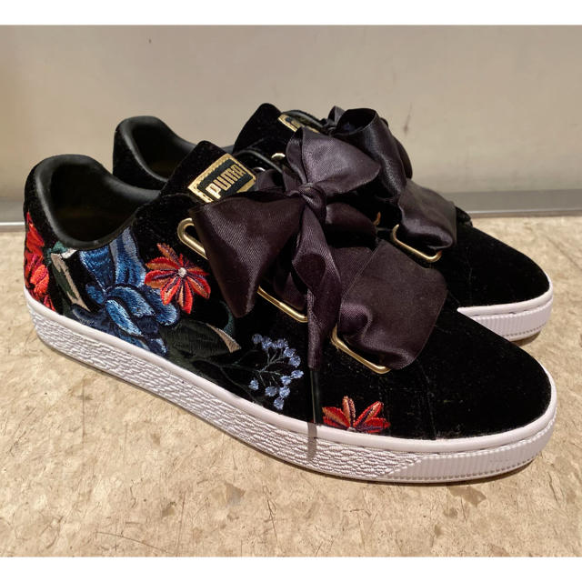 PUMA - PUMA BASKET HEART HYPER プーマ 花柄 刺繍 スニーカーの PUMA - PUMA BASKET HEART HYPER プーマ 花柄 刺繍 スニーカーの