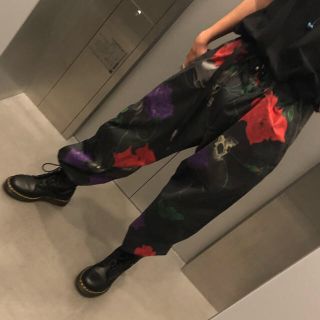 ヨウジヤマモト(Yohji Yamamoto)のyohjiyamamoto スカルローズ 18ss(スラックス)