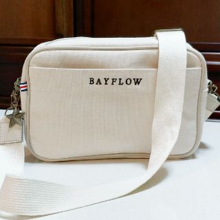 ベイフロー(BAYFLOW)のBAYFLOW LOGO SHOULDER BAG BOOK IVORY(ショルダーバッグ)