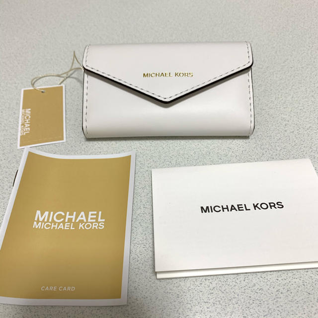 Michael Kors(マイケルコース)の【新品】MICHAEL KORS キーケース ホワイト　日本限定 レディースのファッション小物(キーケース)の商品写真