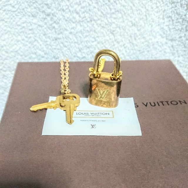 LOUIS VUITTON(ルイヴィトン)のルイヴィトン ゴールド カデナ南京錠、鍵2本付き！ メンズのアクセサリー(ネックレス)の商品写真