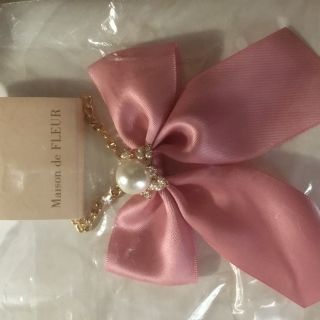 メゾンドフルール(Maison de FLEUR)の Maison de FLEUR リボンチャーム(チャーム)