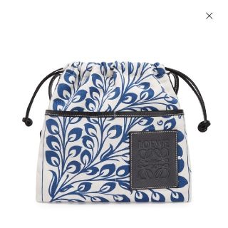 ロエベ(LOEWE)のLOEWE Drawstring Pouch Tiles Small ブルー

(ショルダーバッグ)