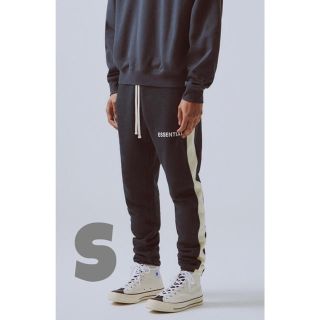 フィアオブゴッド(FEAR OF GOD)のFOG essentials Side Stripe Sweatpants  S(その他)