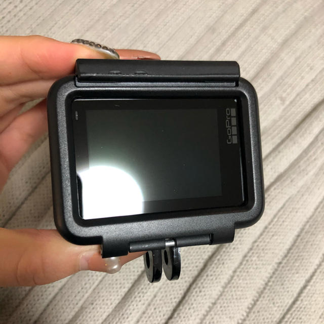 GoPro(ゴープロ)のgopro HERO7 white 三脚・メモリーカード付き スマホ/家電/カメラのカメラ(コンパクトデジタルカメラ)の商品写真