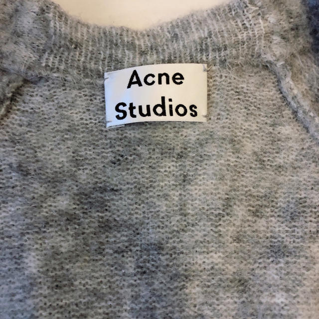 ACNE(アクネ)のacne studios ニットカーディガン ライトグレー　XS レディースのトップス(カーディガン)の商品写真