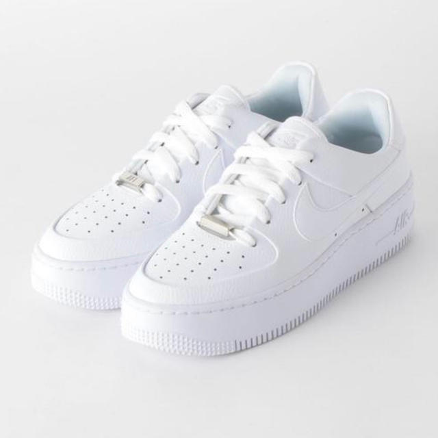 NIKE(ナイキ)のNIKE W AIRFORCE 1 SAGE LOW ナイキ エアフォース1 レディースの靴/シューズ(スニーカー)の商品写真