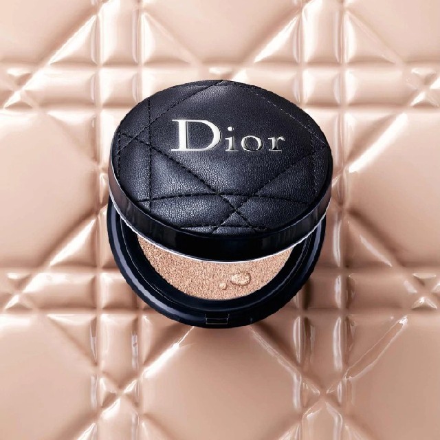 Dior(ディオール)の12日まで取り置き中ディオール クッションファンデ コスメ/美容のベースメイク/化粧品(ファンデーション)の商品写真