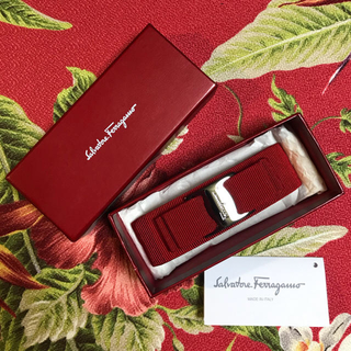 フェラガモ(Ferragamo)の新品■フェラガモ リボン バレッタ■VARA 赤 シルバー金具■未使用 超美品(バレッタ/ヘアクリップ)