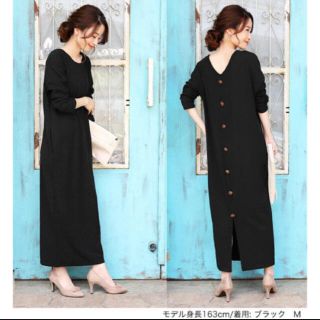 ザラ(ZARA)の新品　2way ロングワンピース  ブラック　べっこう　Vネック 大人可愛い(ロングワンピース/マキシワンピース)