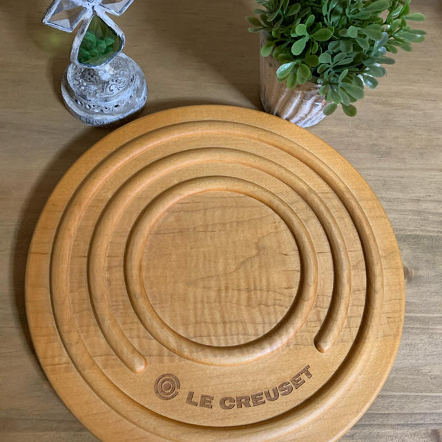 LE CREUSET(ルクルーゼ)のル・クルーゼ　メイプルウッド　トリベット インテリア/住まい/日用品のキッチン/食器(収納/キッチン雑貨)の商品写真