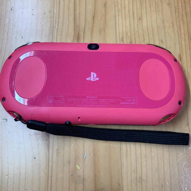 PlayStation Vita(プレイステーションヴィータ)の【値下げ中】PS Vita ピンク/ブラック 本体 ソフトセット エンタメ/ホビーのゲームソフト/ゲーム機本体(携帯用ゲーム機本体)の商品写真