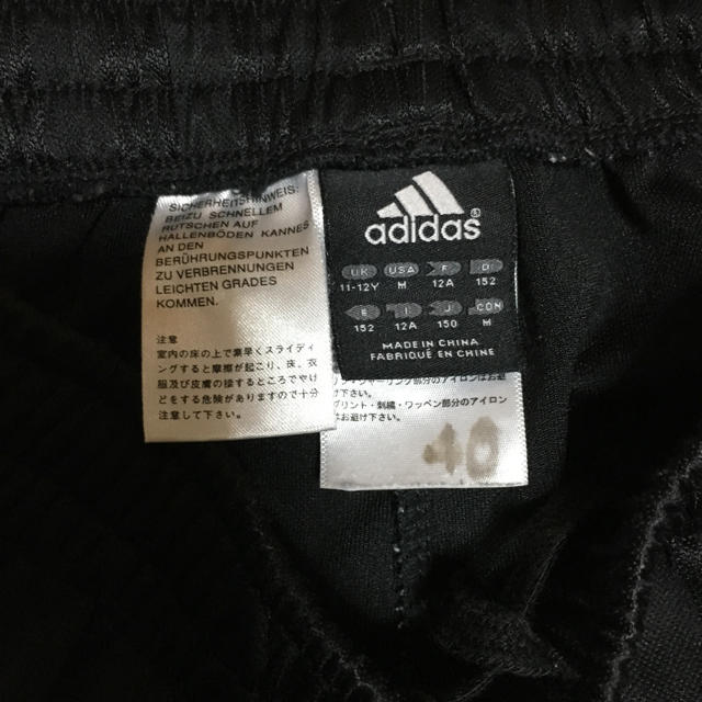 adidas(アディダス)のぴぃちゃん様 アディダス ジャージ ハーフパンツ 150cm キッズ/ベビー/マタニティのキッズ服男の子用(90cm~)(パンツ/スパッツ)の商品写真