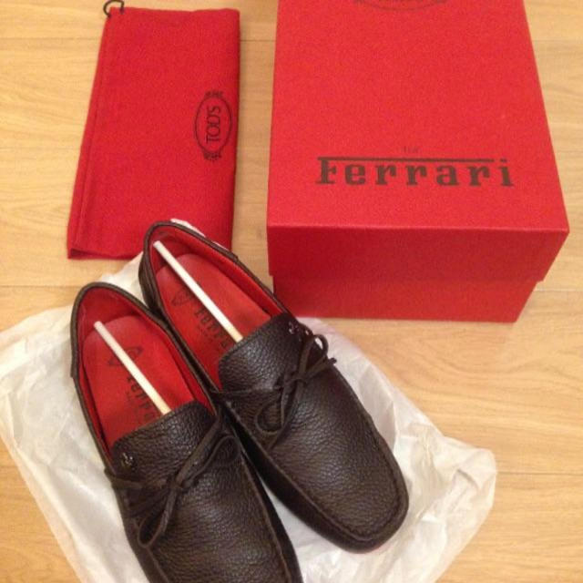 TOD'S(トッズ)の一度使用TOD'S Ferrari 美品 メンズ ドライビングシューズ サイズ6 メンズの靴/シューズ(スリッポン/モカシン)の商品写真