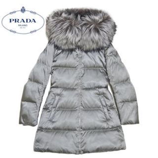 プラダ(PRADA)のプラダPRADAファー付ダウンコートジャケット・グレー(ダウンコート)