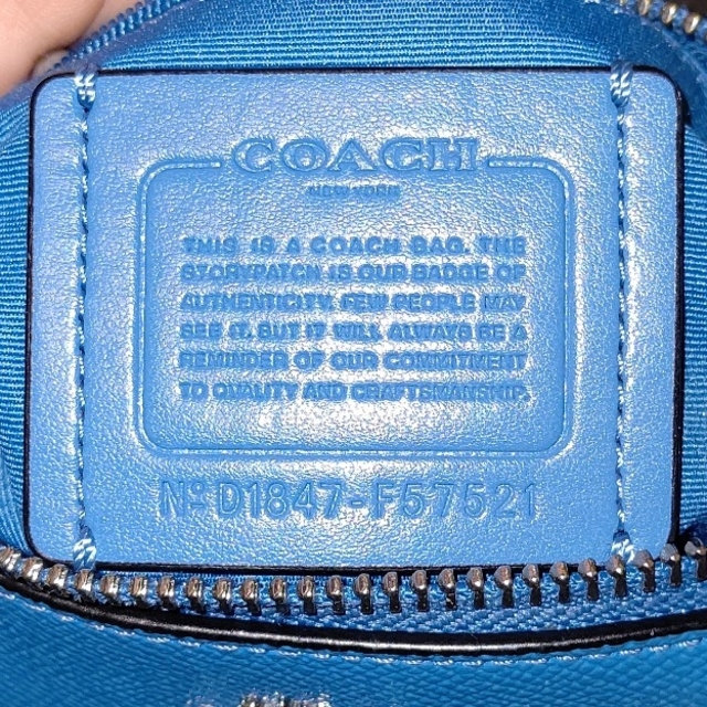 COACH(コーチ)のCOACHショルダーバック(別売りチャーム付き) レディースのバッグ(ショルダーバッグ)の商品写真