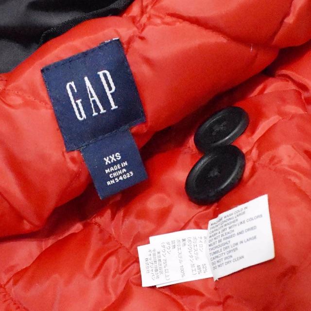 GAP(ギャップ)のGAP ダウンベスト 黒/赤 XXS レディースのトップス(ベスト/ジレ)の商品写真