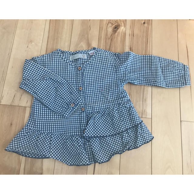 ZARA(ザラ)のZARA ギンガムフリルシャツ キッズ/ベビー/マタニティのベビー服(~85cm)(シャツ/カットソー)の商品写真