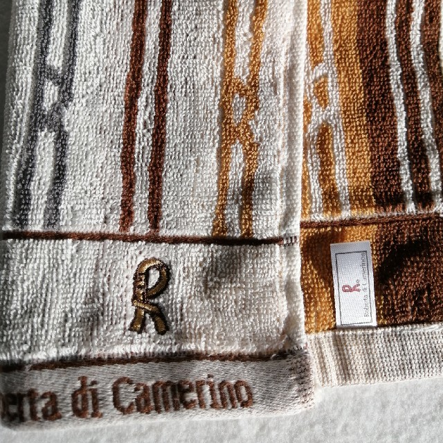ROBERTA DI CAMERINO(ロベルタディカメリーノ)の新品【ロベルタ】タオル　ハンカチ　ブランド レディースのファッション小物(ハンカチ)の商品写真