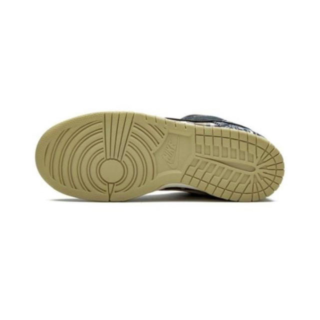 NIKE(ナイキ)のTravis Scott x Nike SB Dunk Low  ダンク　 メンズの靴/シューズ(スニーカー)の商品写真