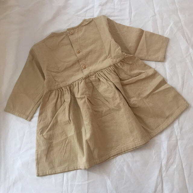 【ラスト1点！】バックボタン ナチュラル ワンピース ベージュ キッズ/ベビー/マタニティのキッズ服女の子用(90cm~)(ワンピース)の商品写真