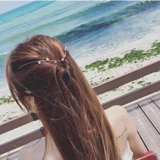 クリスタル　ヘッドドレス　ヘアバンド　お呼ばれ　お出掛け　ヘアアクセ　シンプル(ヘアバンド)