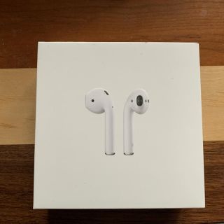 アップル(Apple)の正規品　airpods  AirPods エアポッズ　Apple  (ストラップ/イヤホンジャック)