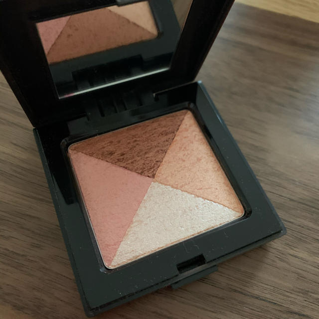 laura mercier(ローラメルシエ)の値下げしました！ローラメルシエ フェースカラー コスメ/美容のベースメイク/化粧品(フェイスカラー)の商品写真