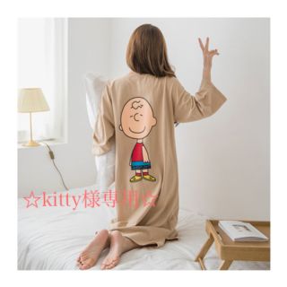 スヌーピー(SNOOPY)の春バージョン☆チャーリーブラウンロングTシャツワンピース（ベージュ）(Tシャツ(長袖/七分))