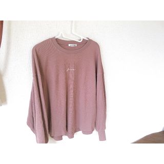 ナチュラルクチュール(natural couture)のnatural couture ちびロゴ刺繍入りロンT(カットソー(長袖/七分))