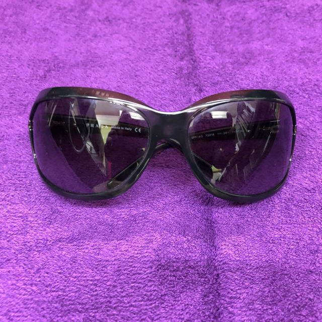 PRADA(プラダ)のPRADA SPR14G マーブルブラック　GACKT メンズのファッション小物(サングラス/メガネ)の商品写真