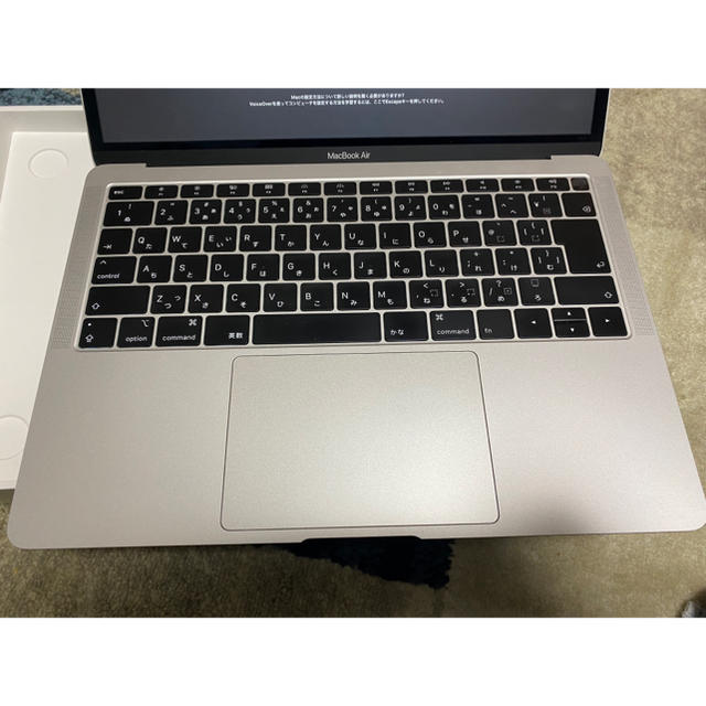 Apple(アップル)のMacBook Air 2018 シルバー 128GB HDD付き スマホ/家電/カメラのPC/タブレット(ノートPC)の商品写真