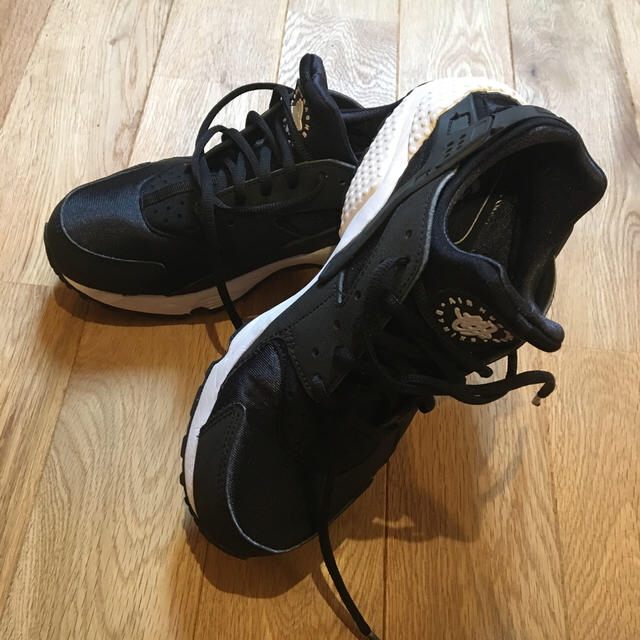 NIKE WMNS AIR HUARACHE RUN 25cm