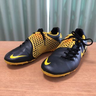 ナイキ(NIKE)のナイキ5 ボンバ フィナーレ (ブラック×イエロー) 25.5cm フットサル(シューズ)