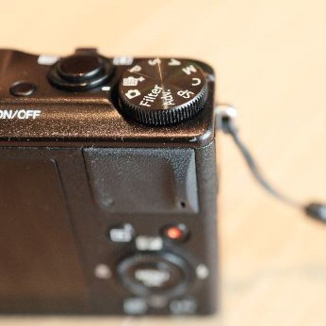 富士フイルム(フジフイルム)のFUJIFILM XQ2 Black スマホ/家電/カメラのカメラ(コンパクトデジタルカメラ)の商品写真