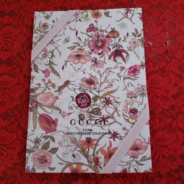 Gucci(グッチ)の美品⭐GUCCI　春カタログ冊子　FLORA　グッチ エンタメ/ホビーの雑誌(ファッション)の商品写真