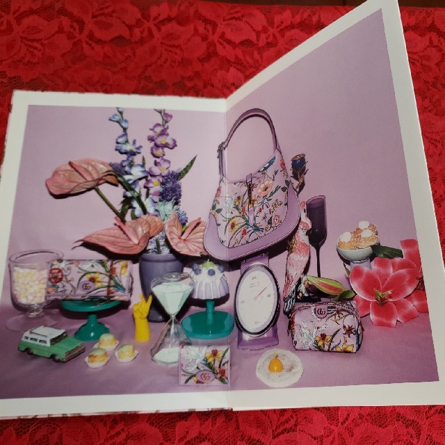 Gucci(グッチ)の美品⭐GUCCI　春カタログ冊子　FLORA　グッチ エンタメ/ホビーの雑誌(ファッション)の商品写真