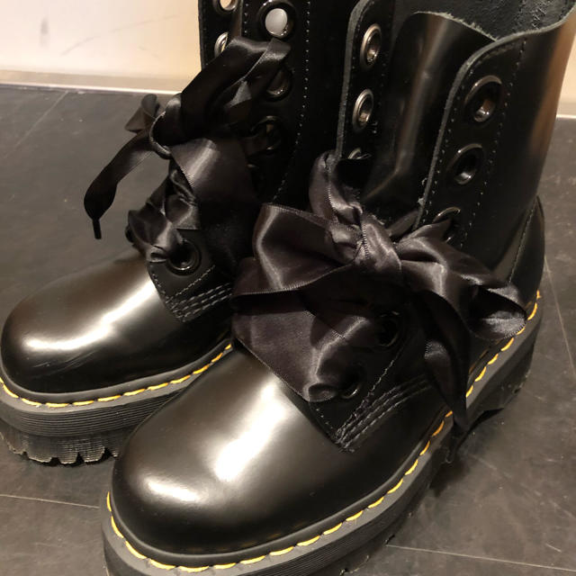 Dr.Martens(ドクターマーチン)のDr.Martens Molly Buttero 厚底ブーツ レディースの靴/シューズ(ブーツ)の商品写真