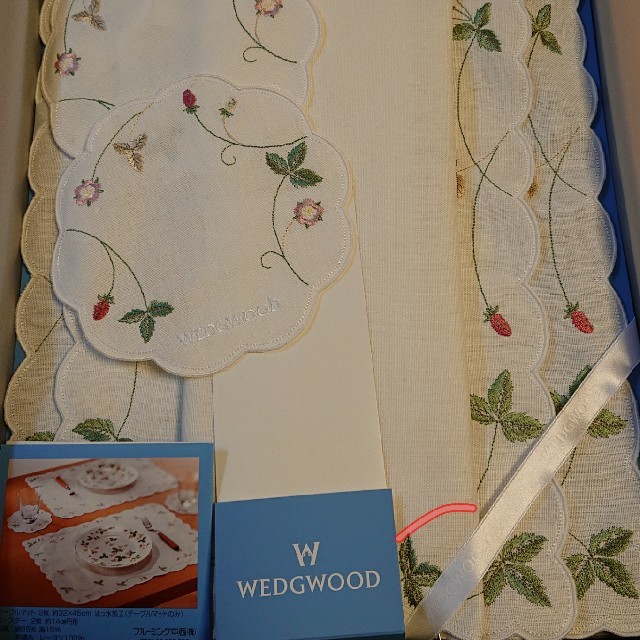 WEDGWOOD(ウェッジウッド)のみちゃ様専用 WEDGWOODテーブルマット＆コースター インテリア/住まい/日用品の日用品/生活雑貨/旅行(日用品/生活雑貨)の商品写真