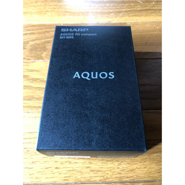 AQUOS(アクオス)のSHARP sh-m09 AQUOS R2 compact ブラック　本体 スマホ/家電/カメラのスマートフォン/携帯電話(スマートフォン本体)の商品写真