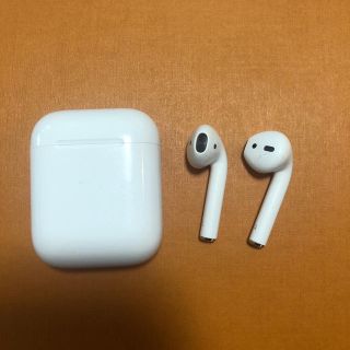 アップル(Apple)のairpods(ヘッドフォン/イヤフォン)