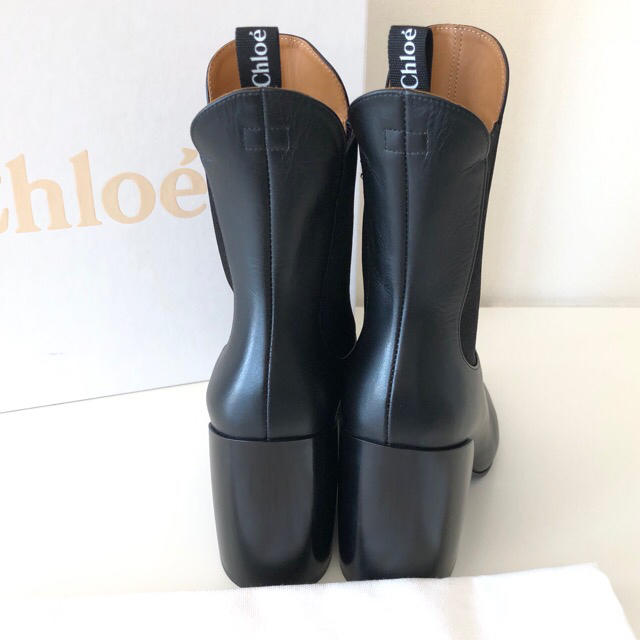 Chloe(クロエ)の【新品未使用】Chloe2019 クロエ チェルシーブーツ ¥147,000 レディースの靴/シューズ(ブーツ)の商品写真