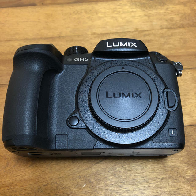 Panasonic(パナソニック)の【美品】LUMIX GH5ボディ＋ズームレンズ付 V-log撮影可能 オマケ多数 スマホ/家電/カメラのカメラ(デジタル一眼)の商品写真