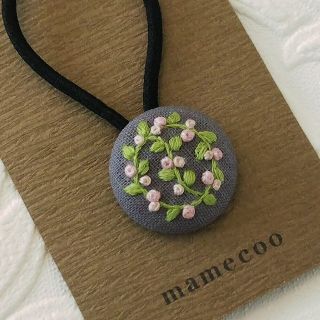 ヘアゴム  小花刺繍  ハンドメイド(ヘアゴム/シュシュ)