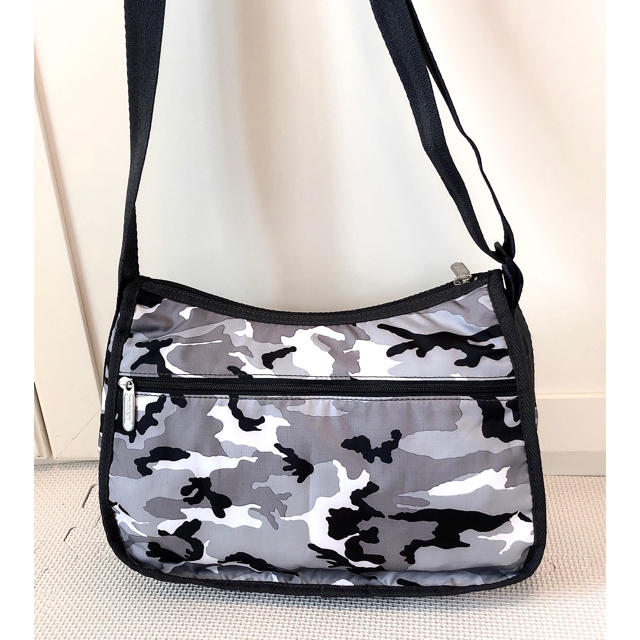 LeSportsac(レスポートサック)の【新品同様】★レスポ★迷彩★Lesportsac★クラシックホーボー★ レディースのバッグ(ショルダーバッグ)の商品写真