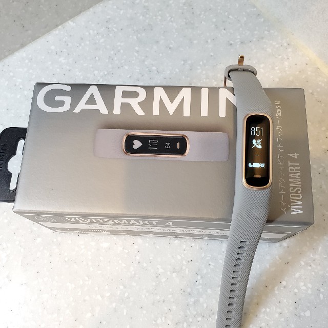 GARMIN(ガーミン)のクリス様専用！GARMIN vivosmart4　グレー スポーツ/アウトドアのトレーニング/エクササイズ(トレーニング用品)の商品写真