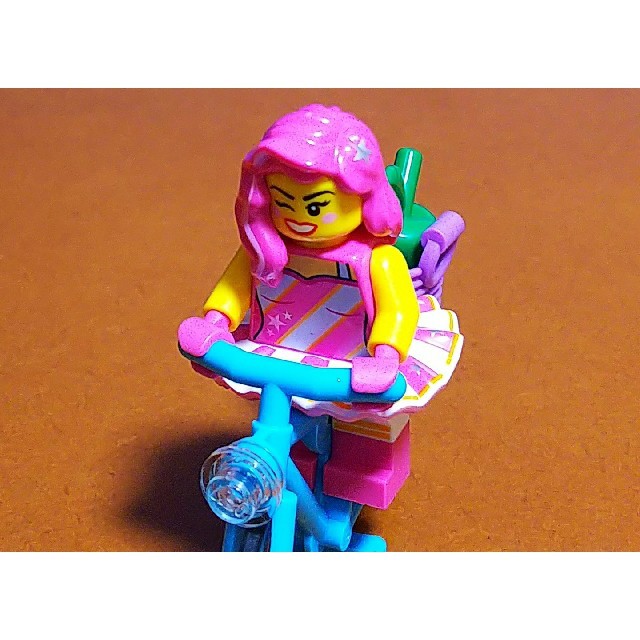 Lego(レゴ)のレゴ★シティ 自転車でお使い（水色） オリジナルアレンジ  美品 人気 エンタメ/ホビーのおもちゃ/ぬいぐるみ(その他)の商品写真