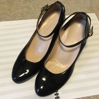 マーレマーレ デイリーマーケット(maRe maRe DAILY MARKET)の超美品！maremareマーレマーレ2wayエナメルストラップパンプス黒24.5(ハイヒール/パンプス)